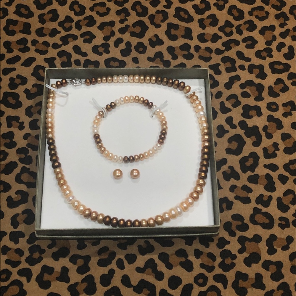 Elegant Pearl Jewelry Set in Brown and Cream
